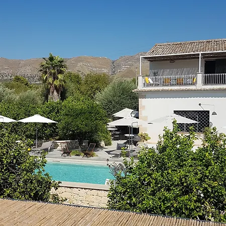 לינה וארוחת בוקר Tenuta Don Paolino 4*